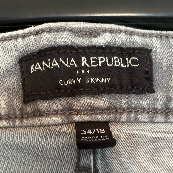 Banana Republic Grey Wash Skinny Jeans - Picture 4 of 11